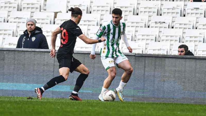 Kar yağışı yüzünden Vanspor-Bursaspor maçı pazartesi gününe ertelendi