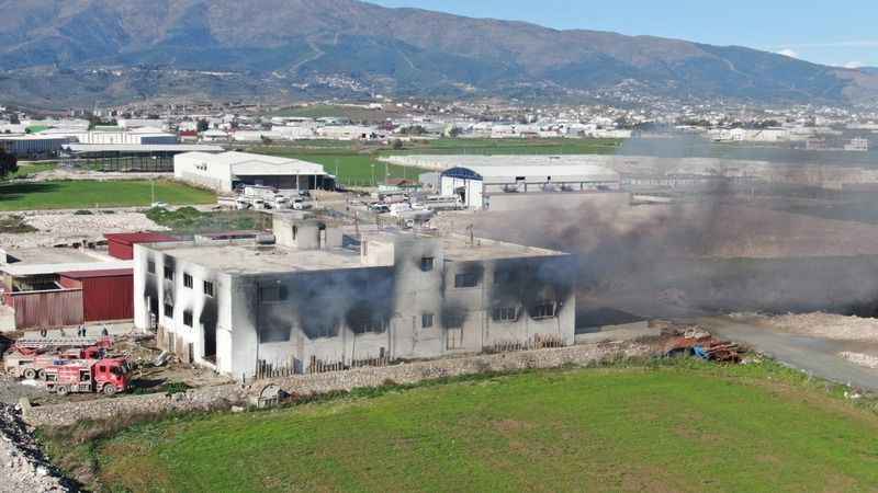 Antakya'daki fabrika yangını devam ediyor