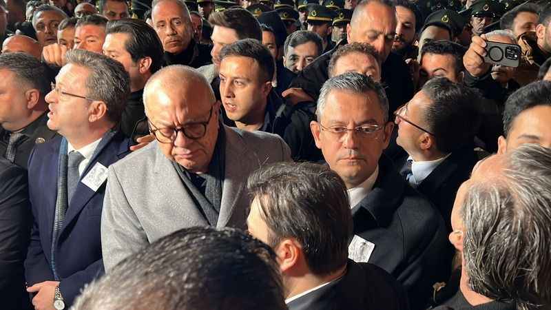 Şehit cenazesine katılan Özgür Özel'e tepki