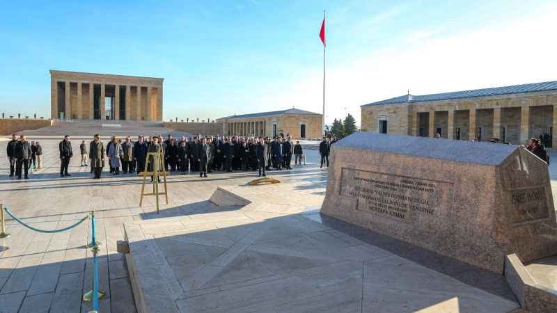İsmet İnönü, ölümünün 50. yılında törenle anıldı İsmet İnönü, ölümünün 50. yılında törenle anıldı