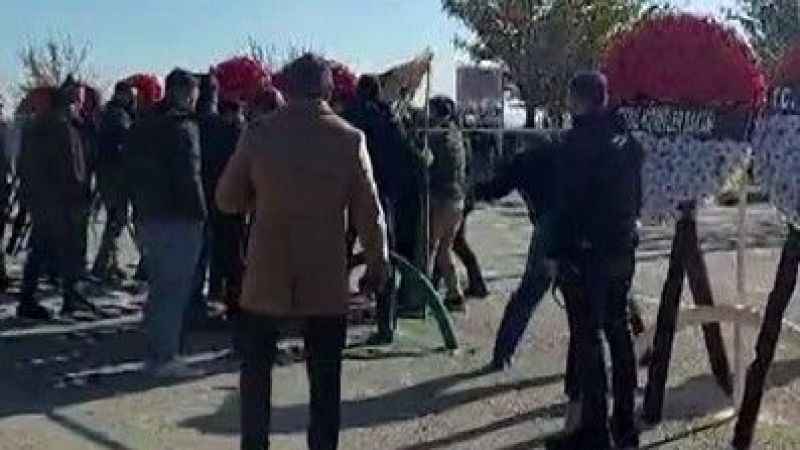 Şehit cenazesinde CHP'ye tepki Şehit cenazesinde CHP'ye tepki