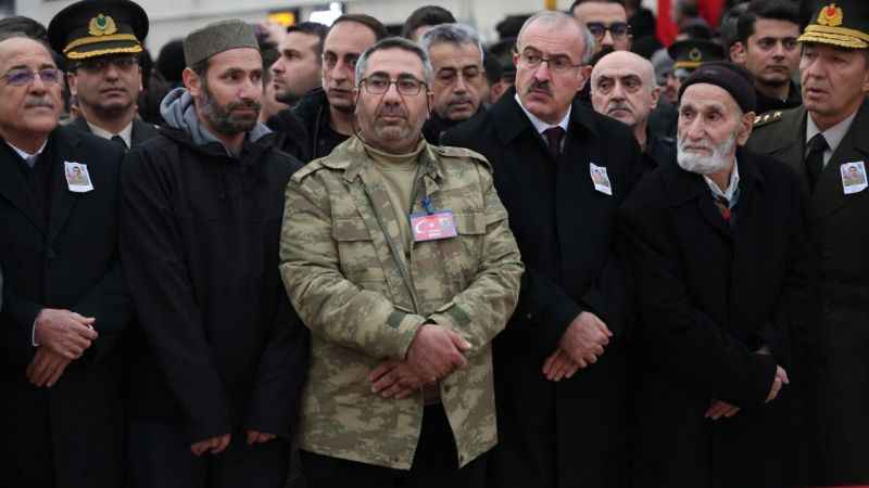 Şehit babasından duygulandıran sözler: "Mevla verirken sevindirdi, alırken sevindirdi" Şehit babasından duygulandıran sözler: "Mevla verirken sevindirdi, alırken sevindirdi"