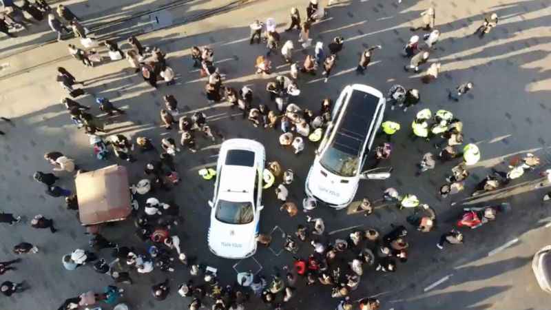 Lüks polis araçlarına vatandaşlardan büyük ilgi Lüks polis araçlarına vatandaşlardan büyük ilgi