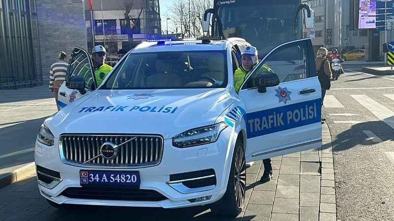 Lüks polis araçlarına vatandaşlardan büyük ilgi Lüks polis araçlarına vatandaşlardan büyük ilgi