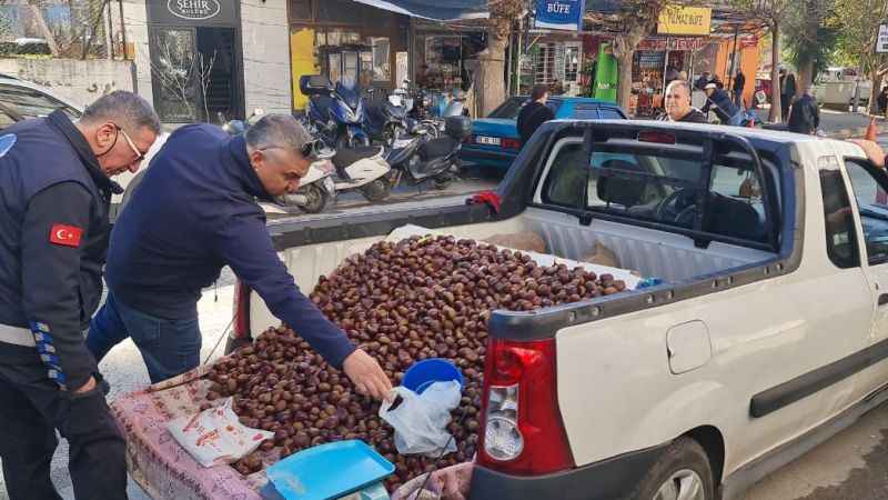 Zehirleme riski bulunan Çin kestanesini satarken yakalandı Zehirleme riski bulunan Çin kestanesini satarken yakalandı