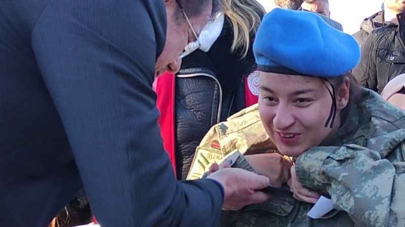 Cumhurbaşkanı Erdoğan şehit ailesinin acısını paylaştı Cumhurbaşkanı Erdoğan şehit ailesinin acısını paylaştı