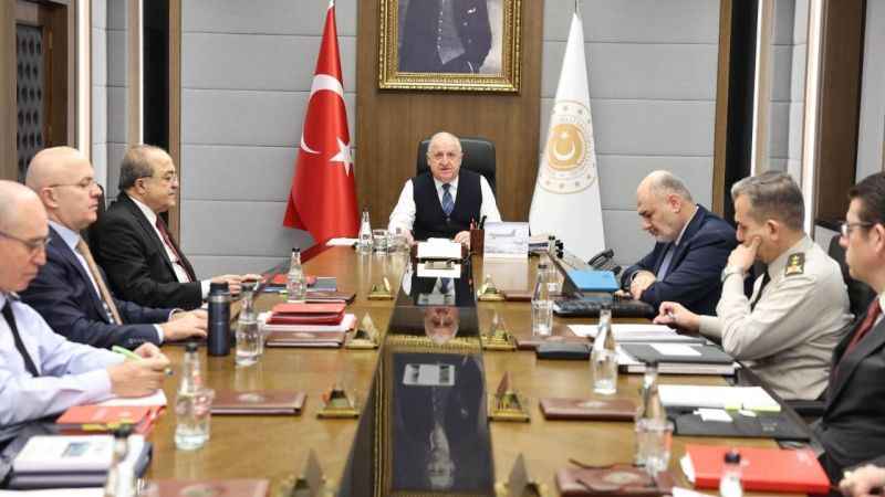 Bakan Güler: "Şehitlerimizin intikamını en ağır şekilde alıyoruz" Bakan Güler: "Şehitlerimizin intikamını en ağır şekilde alıyoruz"