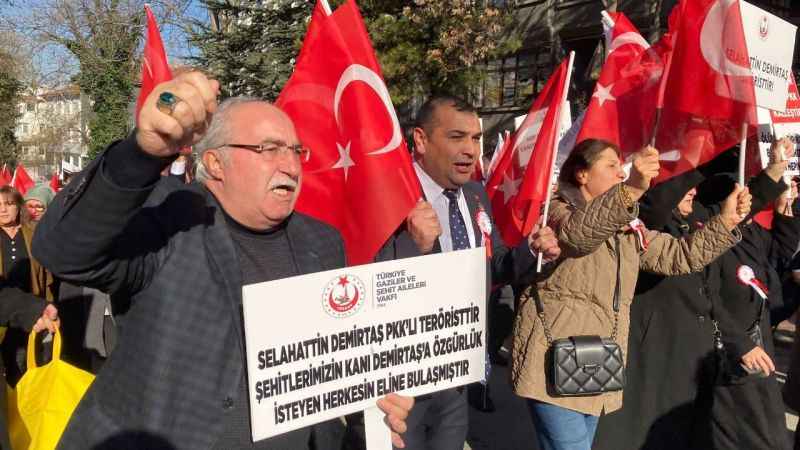 DEM Parti önünde eylem DEM Parti önünde eylem