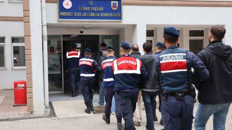 Edirne'de kaçma hazırlığındaki 1 PKK'lı ve 7 FETÖ'cü yakalandı Edirne'de kaçma hazırlığındaki 1 PKK'lı ve 7 FETÖ'cü yakalandı