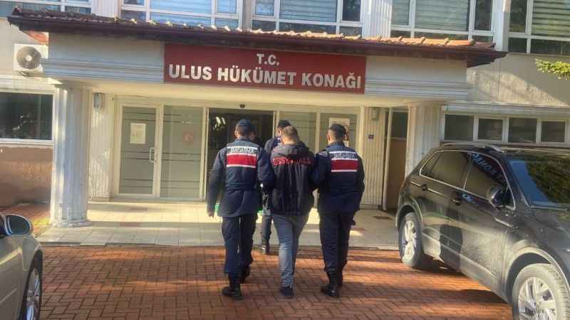 Dolandırıcılıktan İstanbul'da aranan zanlı Bartın'da yakalandı Dolandırıcılıktan İstanbul'da aranan zanlı Bartın'da yakalandı