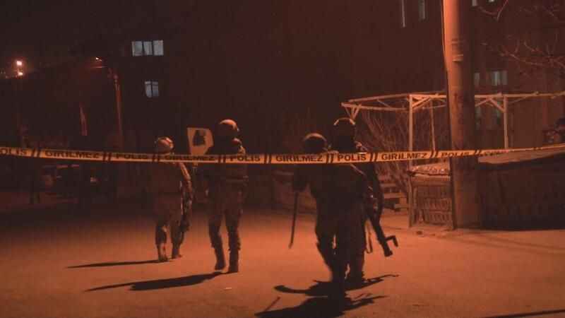 Kayseri'de polise direnen şahsa özel harekat polislerinden operasyon