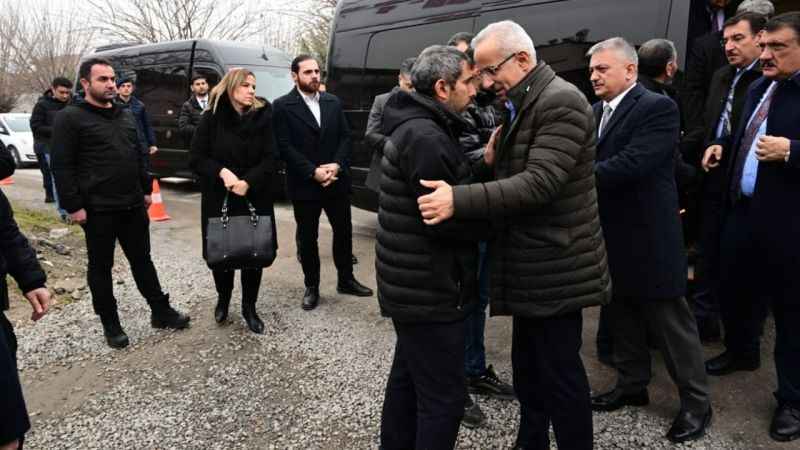 Bakan Uraloğlu’ndan şehit ailesine ziyaret Bakan Uraloğlu’ndan şehit ailesine ziyaret