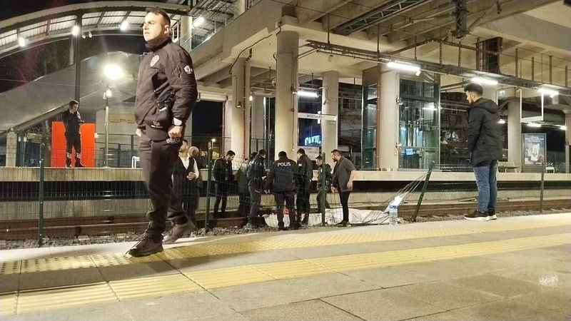 Marmaray'dan atlayarak intihar etti