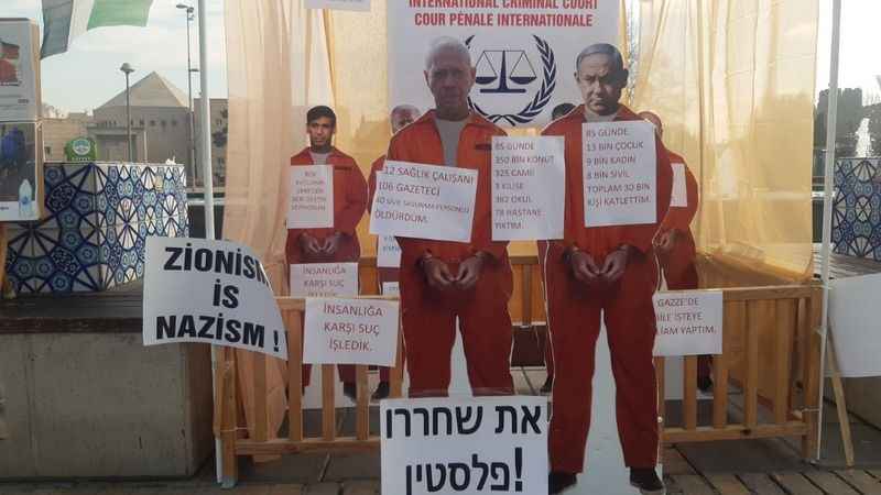 İsrail için Kayseri Cumhuriyet Meydanı'nda temsili mahkeme kuruldu