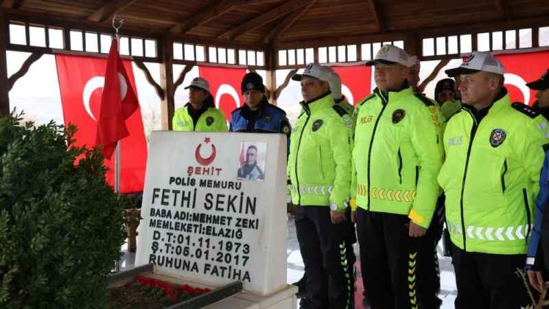 Şehit Fethi Sekin mezarı başında anıldı Şehit Fethi Sekin mezarı başında anıldı