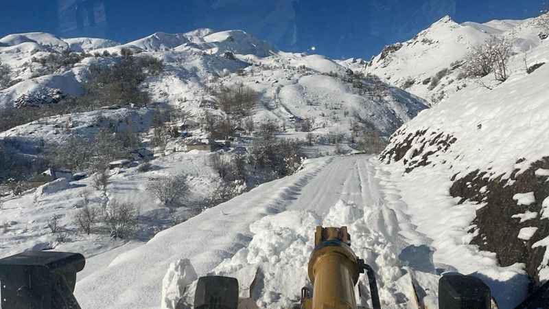 Hakkari'de kar yağışı yüzünden 9 yerleşim yeri ile bağlantı kesildi