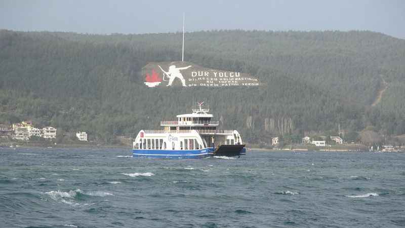 Çanakkale'de fırtına yüzünden feribot seferleri iptal edildi Çanakkale'de fırtına yüzünden feribot seferleri iptal edildi
