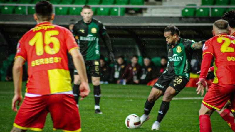 Sakaryaspor evinde Göztepe'ye kaybetti