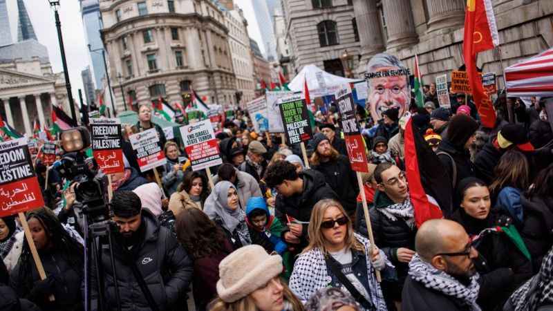 Londra’da binlerce kişi Gazze'de ateşkes istedi