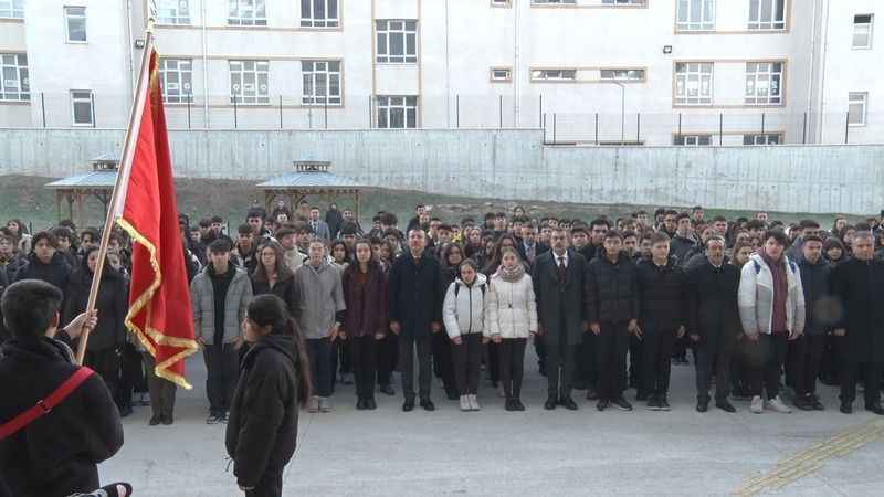 Şehitler için okullarda bir dakikalık saygı duruşu