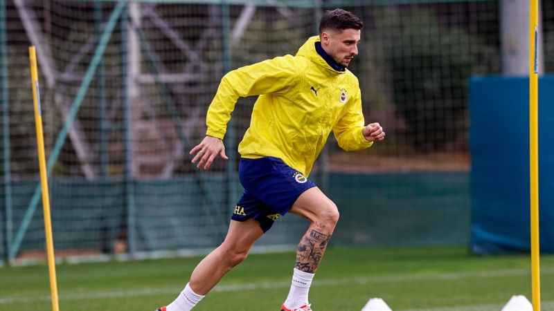 Rade Krunic, ilk antrenmanına çıktı Rade Krunic, ilk antrenmanına çıktı