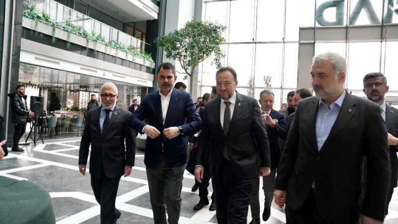 MÜSİAD'ı ziyaret eden Murat Kurum'dan Genel Başkan Asmalı'ya teşekkür MÜSİAD'ı ziyaret eden Murat Kurum'dan Genel Başkan Asmalı'ya teşekkür