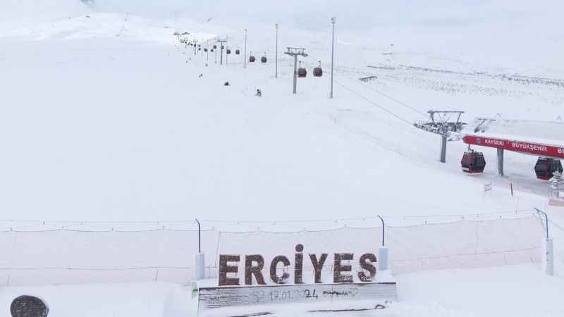 Erciyes’te kar kalınlığı turizmcileri sevindirdi Erciyes’te kar kalınlığı turizmcileri sevindirdi