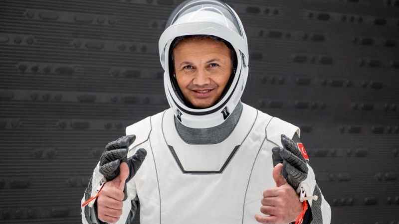 İlk Türk astronot Alper Gezeravcı basın mensuplarının sorularını yanıtladı