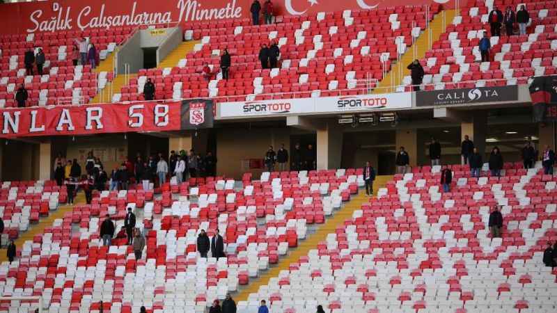 Sosyal medyadan çağrıya rağmen Sivasspor taraftarı takımını yalnız bırakıyor