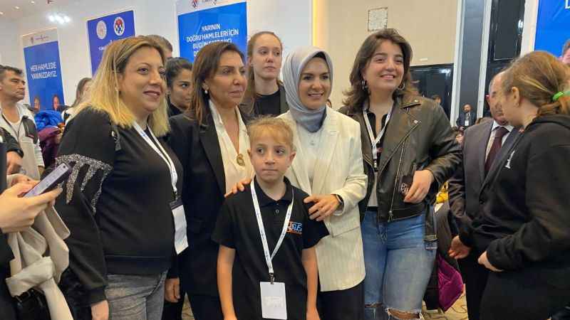 Bakan Göktaş: Şanlı bayrağımızı gelecekte sizler fezada dalgalandıracaksınız