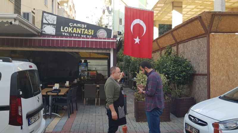 Türk bayrağını bıçakla kesen şahıs yakalandı