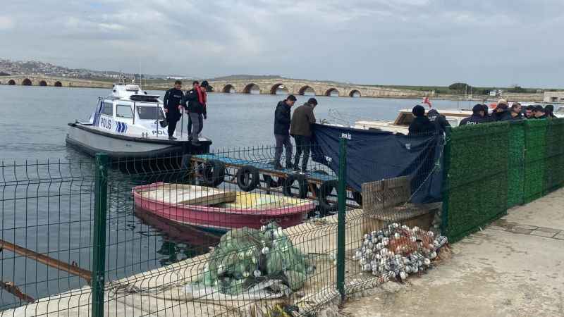 Büyükçekmece Gölü'nde erkek cesedi Büyükçekmece Gölü'nde erkek cesedi