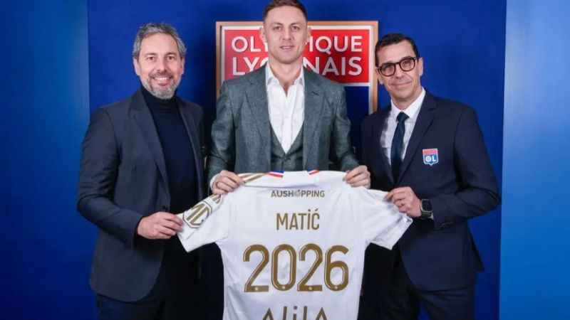 Lyon, Beşiktaş'ın ilgilendiği Nemanja Matic'i transfer etti Lyon, Beşiktaş'ın ilgilendiği Nemanja Matic'i transfer etti