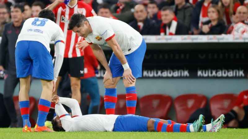 Barcelona'da genç futbolcu Alejandro Balde ameliyat olacak Barcelona'da genç futbolcu Alejandro Balde ameliyat olacak