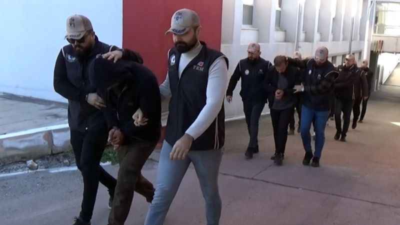 Kırmızı bültenle aranan DEAŞ üyeleri yakalandı Kırmızı bültenle aranan DEAŞ üyeleri yakalandı