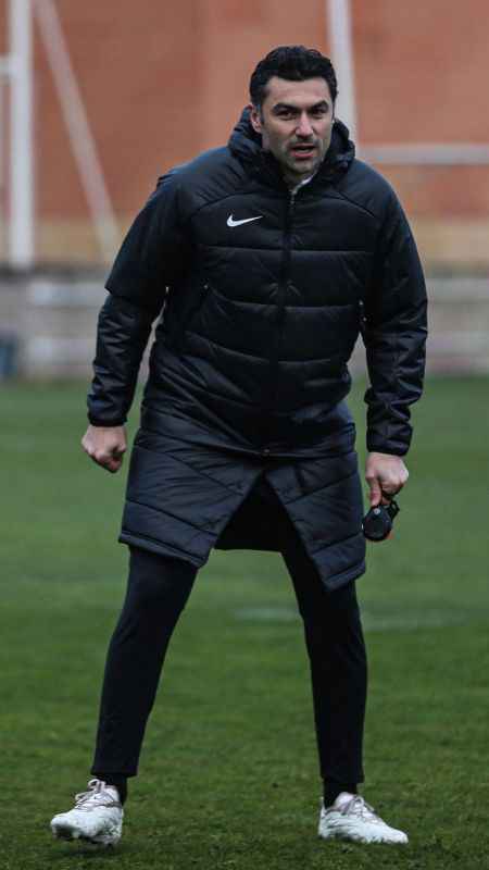 Kayserispor Teknik Direktörü Burak Yılmaz, ilk antrenmanında Kayserispor Teknik Direktörü Burak Yılmaz, ilk antrenmanında