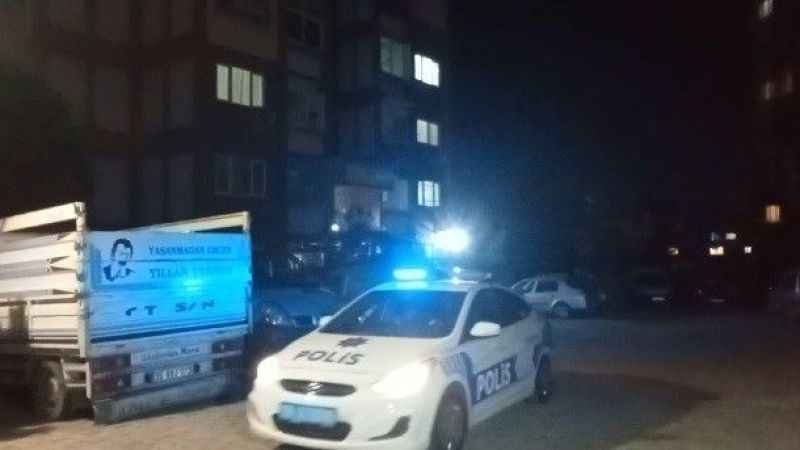 İzmir'de bir kadın yardım istediği polisi vurdu İzmir'de bir kadın yardım istediği polisi vurdu