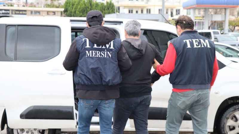 Mersin'de FETÖ'den aranan eski başpolis yakalandı Mersin'de FETÖ'den aranan eski başpolis yakalandı