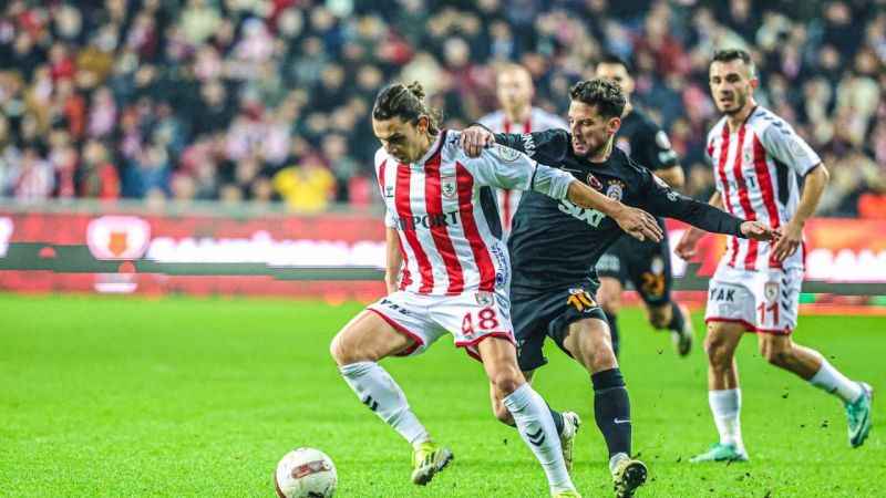 Galatasaray işi ilk yarıda bitirdi