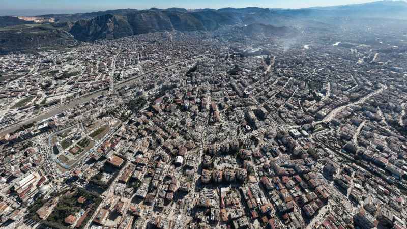 Depremin ortaya çıkarttığı hasar 1 yıl sonra görüntülendi