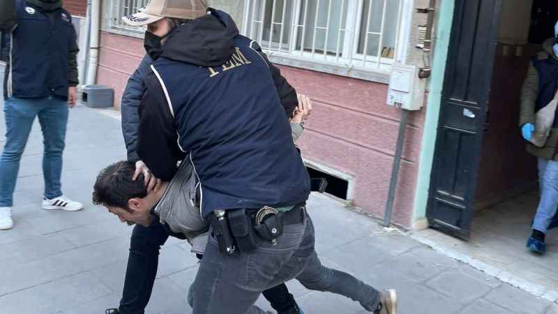 İstanbul Adliyesindeki terör saldırısıyla ilgili propaganda yapan milletvekili adayı gözaltına alındı