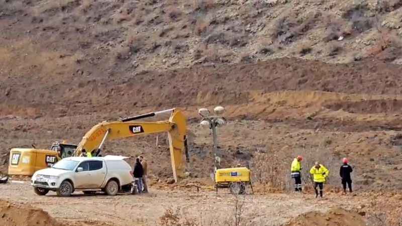 İliç’te kayıp 9 işçi için çalışmalar sürüyor İliç’te kayıp 9 işçi için çalışmalar sürüyor