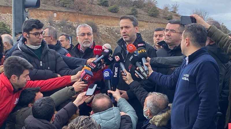 Bakan Bayraktar: “Çalışmalarda yerin yaklaşık 30 metre altını görüntüleyebilen, metale duyarlı dronlar kullanılıyor”