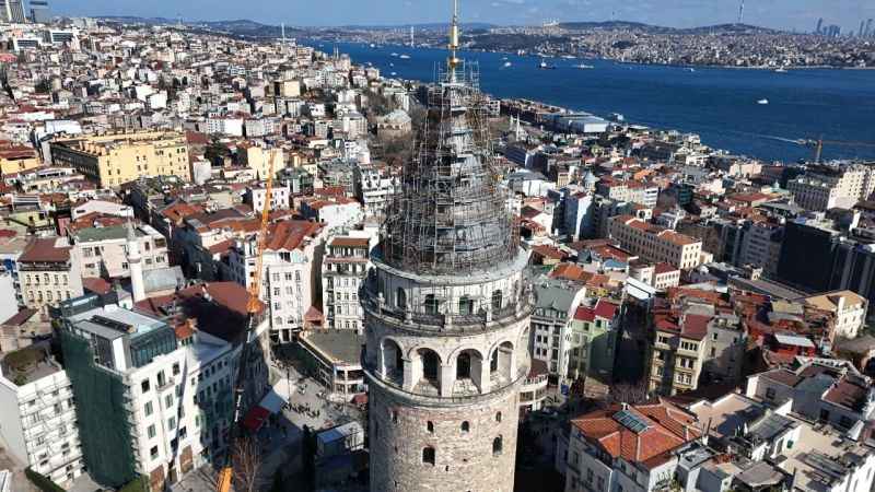 Galata Kulesi'nin alemi takıldı Galata Kulesi'nin alemi takıldı