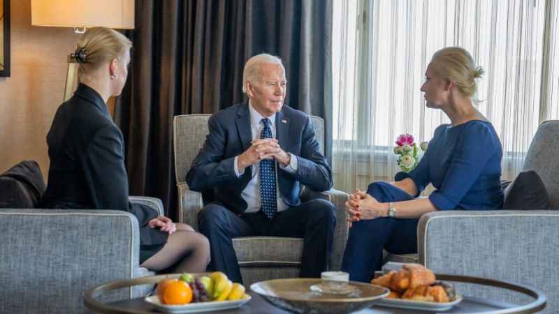 ABD Başkanı Biden, hapiste ölen muhalif Rus lider Navalny'nin eşi ve kızıyla görüştü ABD Başkanı Biden, hapiste ölen muhalif Rus lider Navalny'nin eşi ve kızıyla görüştü