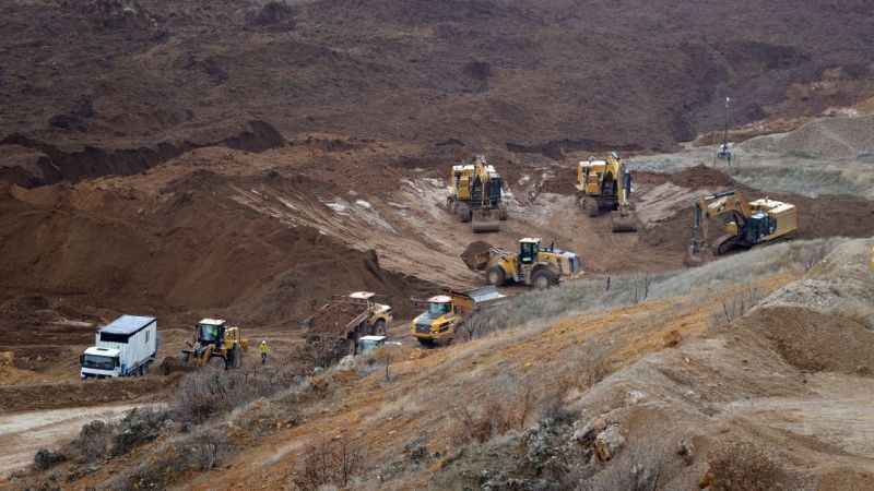 Bakan Bayraktar: “Heyelan riski olan toprak kütlesine müdahale çalışmalarımız hızla devam ediyor”