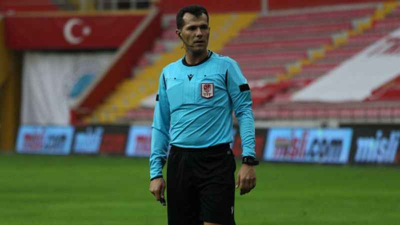 Kasımpaşa - Sivasspor maçının hakemi Burak Şeker oldu Kasımpaşa - Sivasspor maçının hakemi Burak Şeker oldu