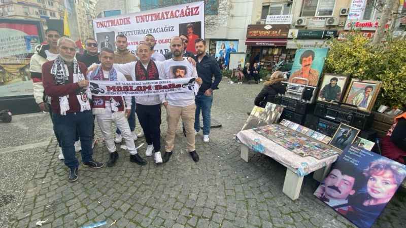 Müslüm Gürses, ölüm yıl dönümünde hayranları tarafından anıldı