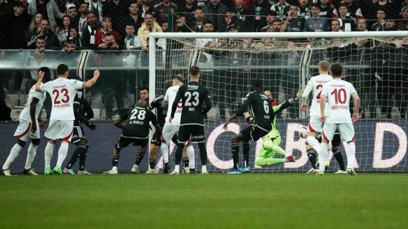 Galatasaray, Beşiktaş’ı yeni stadında ilk kez yendi Galatasaray, Beşiktaş’ı yeni stadında ilk kez yendi