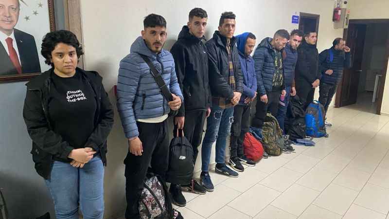 Gelibolu’da 13 kaçak göçmen yakalandı Gelibolu’da 13 kaçak göçmen yakalandı